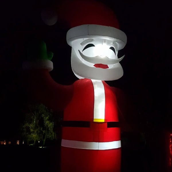 Opblaasbare Kerstman (4,5m hoog & lichtgevend)